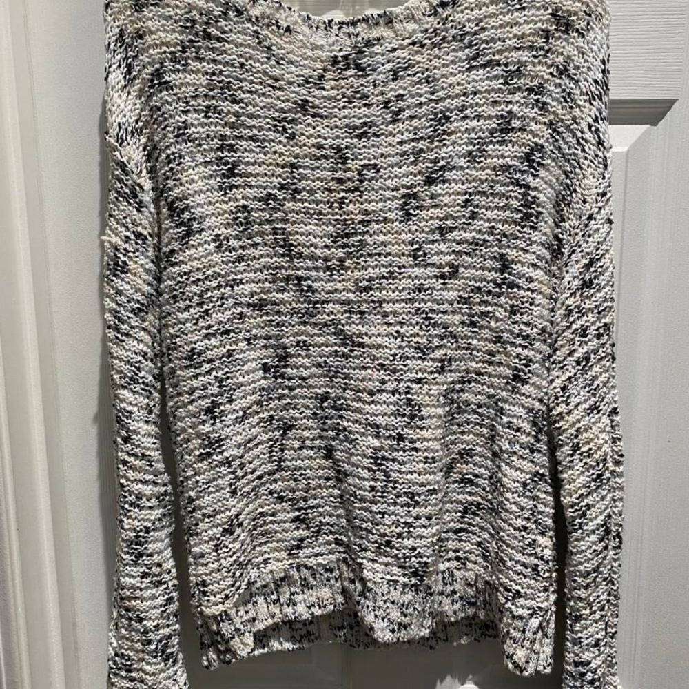 A New‎ Day black & white sweater Size M